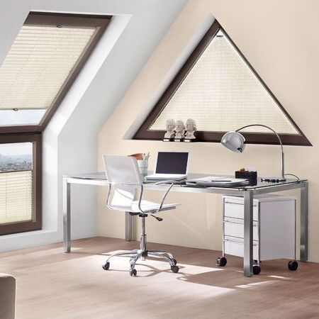 Fensterdekoration mit L-Plissees